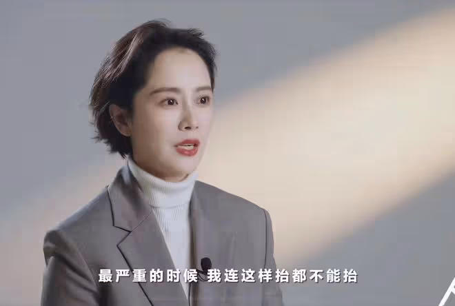 海清自曝韌帶撕裂長囊腫!曾痛到徹夜難眠,兒子抱她休息貼心照顧