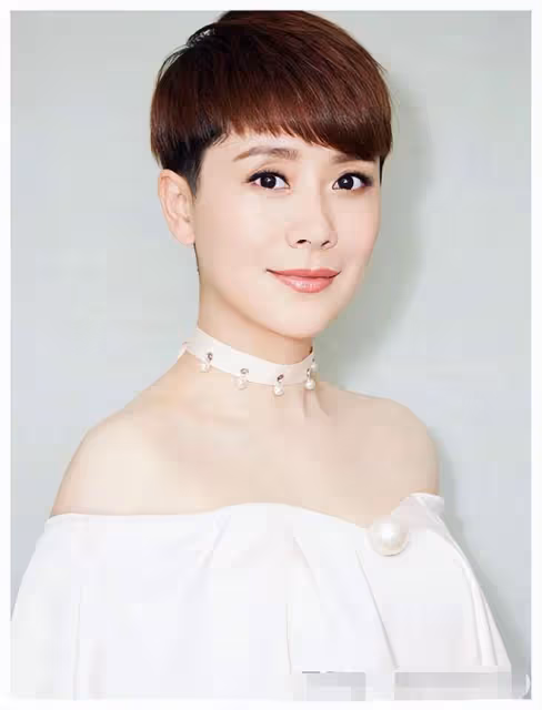 海清自曝韌帶撕裂長囊腫!曾痛到徹夜難眠,兒子抱她休息貼心照顧