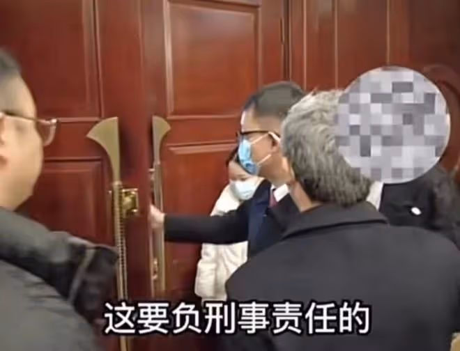 男星欠76萬成老賴!參加活動被抓畫面曝光,慌稱給我1分鐘湊20萬