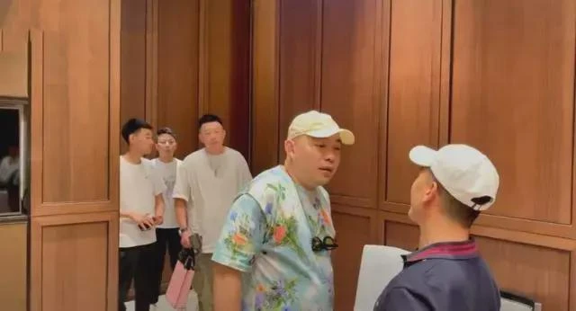 閆學晶:200萬給兒子辦婚禮,普通朋友坐3500那桌,明星坐5萬那桌