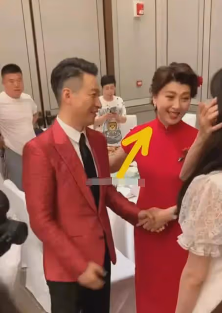 閆學晶:200萬給兒子辦婚禮,普通朋友坐3500那桌,明星坐5萬那桌