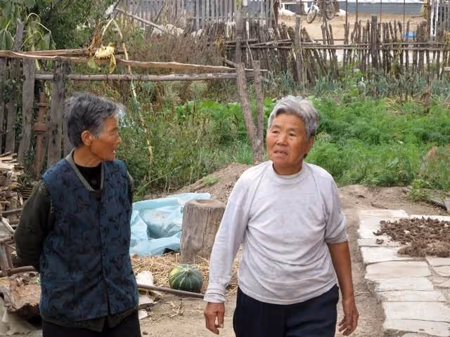 婆婆來兒子家養老,嫌客房小看上兒子兒媳主臥:以後我睡這間房