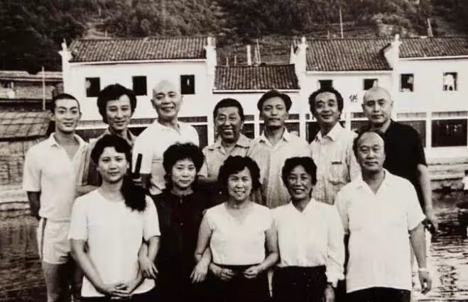 噩耗！83歲《西遊記》副導演任鳳坡病逝，六小齡童曬病照公布死訊
