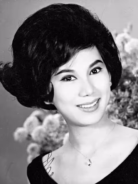 83歲邵氏女星回香港探親,約友人打高爾夫球,狀態年輕不像年過80