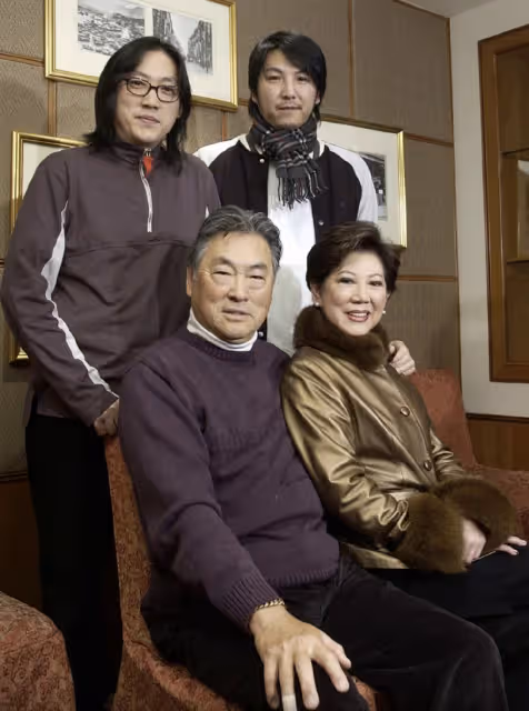 83歲邵氏女星回香港探親,約友人打高爾夫球,狀態年輕不像年過80