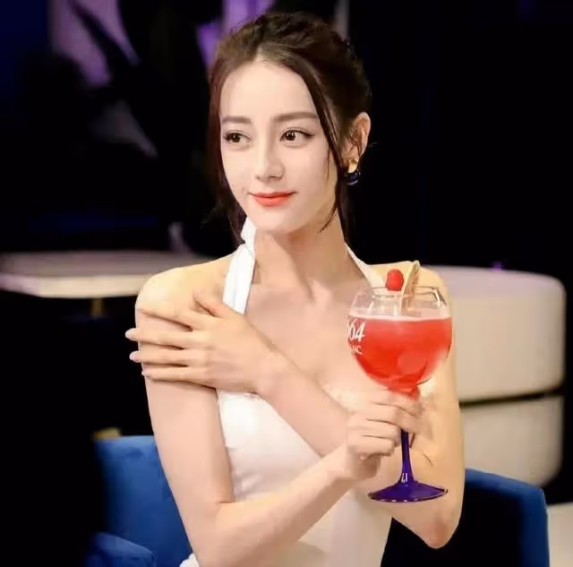迪麗熱巴太厲害了,被評為2023全球最美女演員,引爆全球娛樂頭條