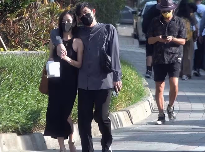 恭喜!40歲男星在小S節目中求婚成功,女友是交往半年小10歲空姐
