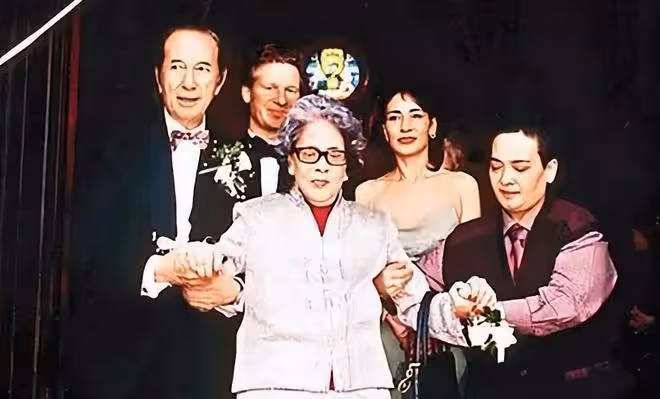 何鴻燊的孫女露面,何猷光的兩個女兒,她們在國外的生活曝光