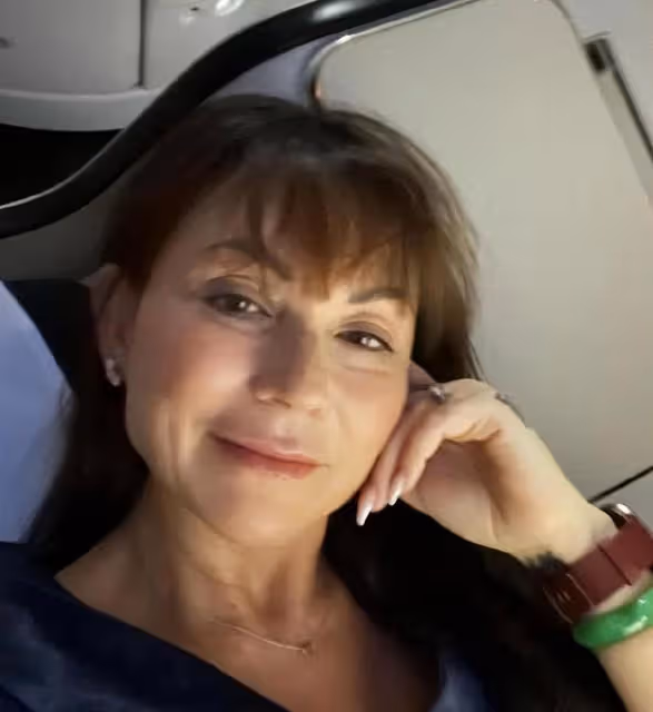 何鴻燊的孫女露面,何猷光的兩個女兒,她們在國外的生活曝光