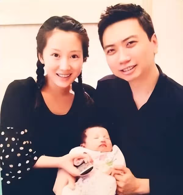 38歲闊太李念官宣懷3胎,肚子又大又圓,1句話力證與丈夫感情依舊
