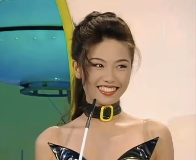恭喜!香港知名女星被曝獲富商猛烈追求,棄影從商成身家過億富婆