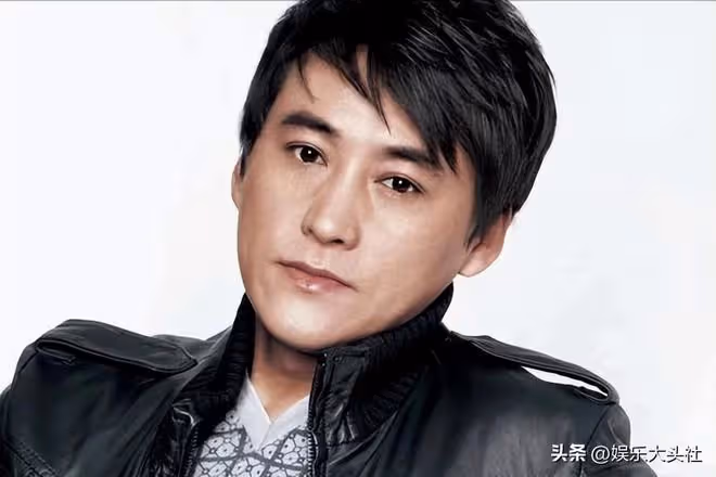 演員劉小鋒:娶小16歲朱墨,婚後胖若兩人,是被催婚的後遺症?
