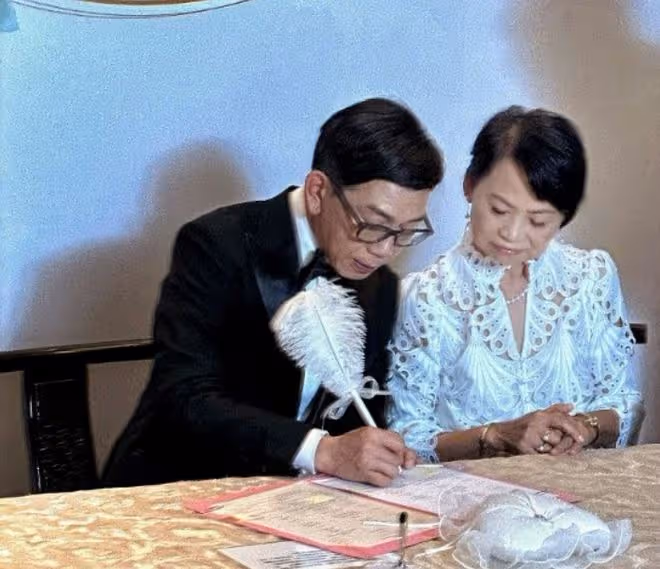 恭喜!香港知名男星迎娶66歲圈外女友,兩人交往30年一直未同居