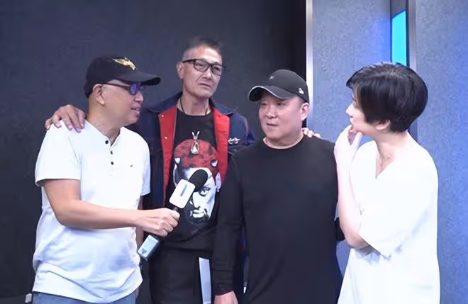 66歲動作女星羅芙洛近況，化濃妝變化大！求婚孟海被拒後返美生活