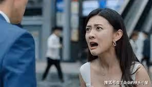 失婚後,聽說前夫娶居家清潔員,我笑著去看熱鬧,婚禮現場看到新娘,我淚灑當場