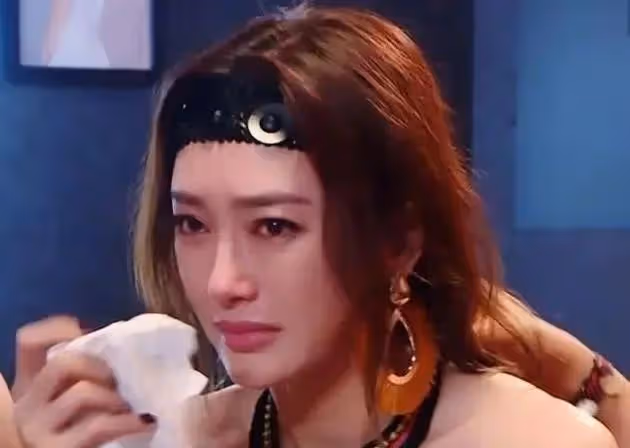 秦嵐魏大勛海南被偶遇!43歲狀態好似少女,幾段戀情坎坷充滿心酸