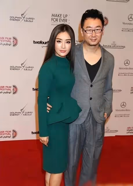 秦嵐魏大勛海南被偶遇!43歲狀態好似少女,幾段戀情坎坷充滿心酸