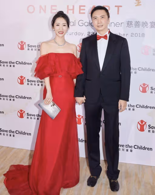 38歲闊太李念官宣懷3胎,肚子又大又圓,一句話力證與丈夫感情依舊