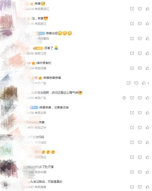 「闊太」李念官宣懷三胎,肚大如籮孕相足,嘟紅唇賣萌少女感依舊