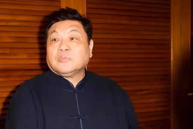 簽過張頌文,假傳劉文正死訊,讓空姐幫穿襪子,夏玉順什麼來頭