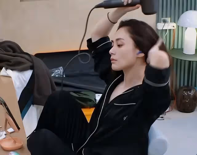 阿嬌社交平台大曬旅行照，美顏過度被網友吐槽失真：不美顏更美