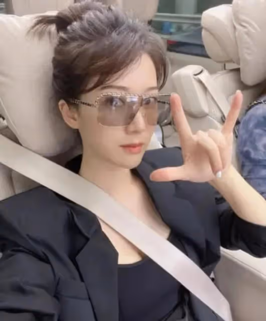 38歲女星李念官宣懷三胎,網友:建議那些有錢人,起碼生十個打底