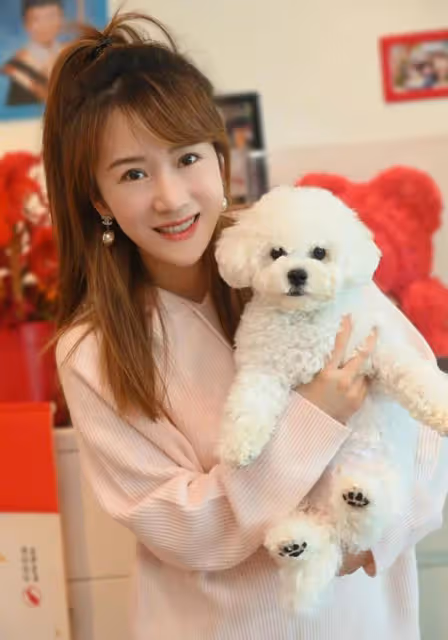 38歲女星李念官宣懷三胎,網友:建議那些有錢人,起碼生十個打底