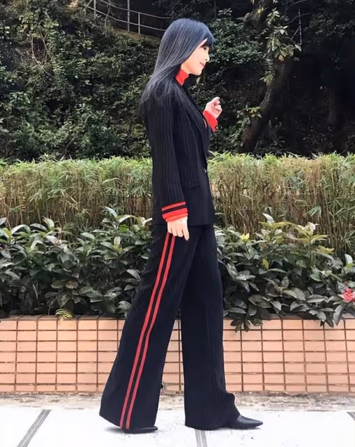 55歲周慧敏和倪震秀恩愛，意外曝光豪宅外景，稱老公是幽默大師