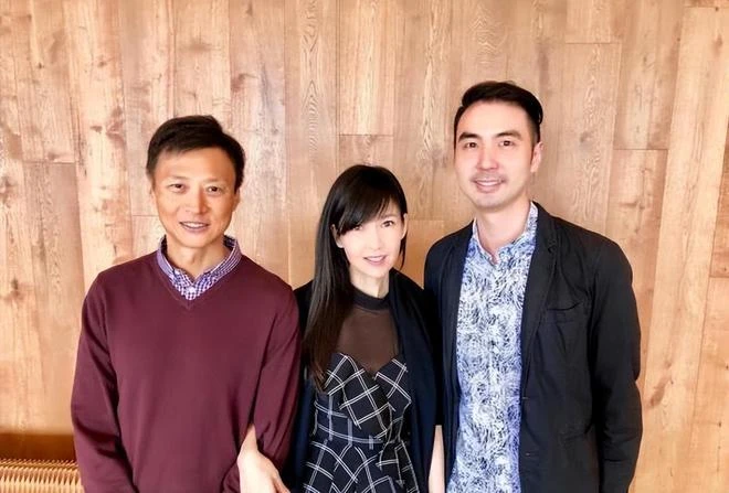 55歲周慧敏和倪震秀恩愛,意外曝光豪宅外景,稱老公是幽默大師