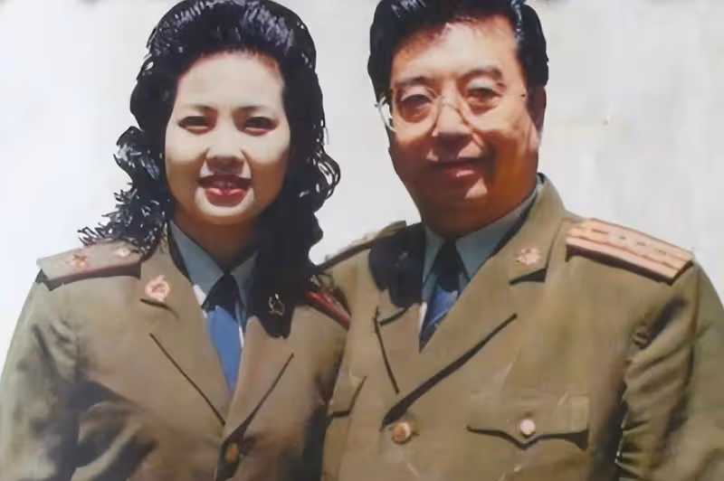 曝李雙江夫婦為兒辦接風宴，安排專人吹薩克斯，李天一已悄悄改名