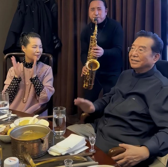 李天一已經出獄!李雙江夫婦為兒子舉辦接風宴,現場一片歡聲笑語