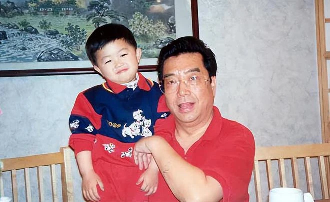 李天一已經出獄!李雙江夫婦為兒子舉辦接風宴,現場一片歡聲笑語