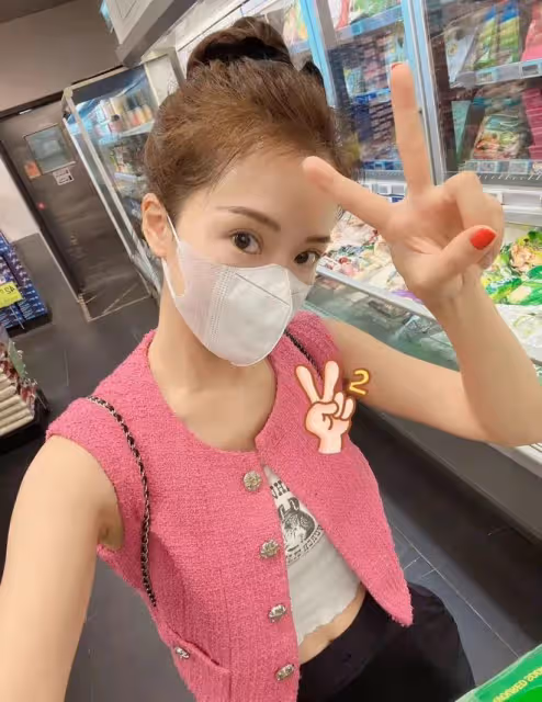 李念官宣懷三胎，26歲嫁富豪成贏家，活成了多少人理想中的樣子