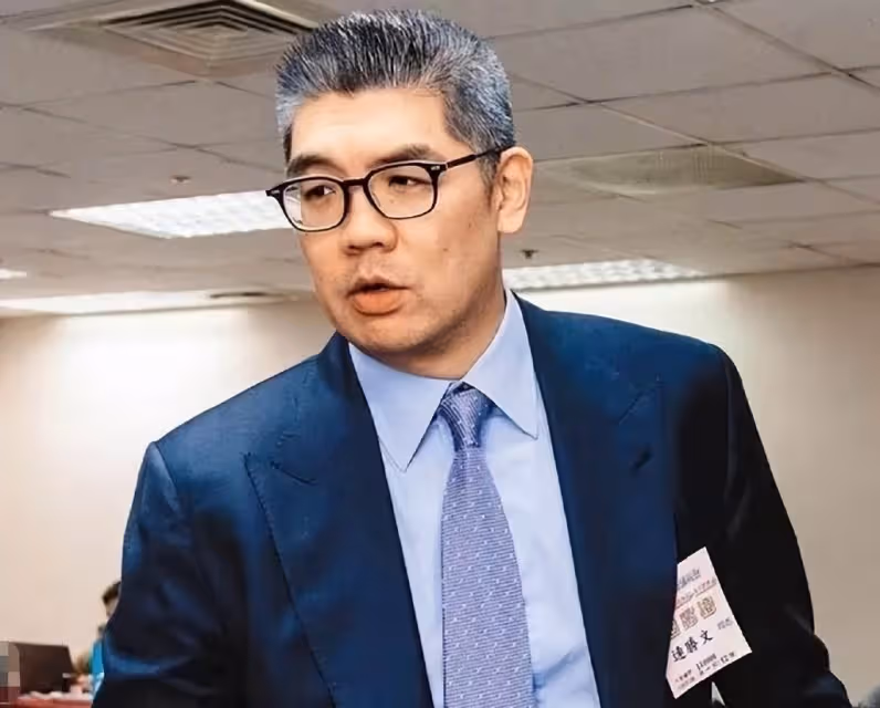 9年婚姻亮紅光燈，44歲李玟疑似離婚，美國富豪頻頻出軌?