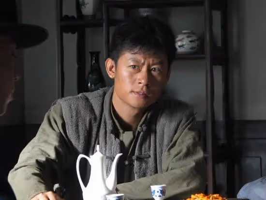《狂飆》裡面下線最早的好人，帥得一塌糊塗，他掉下去你哭了沒有