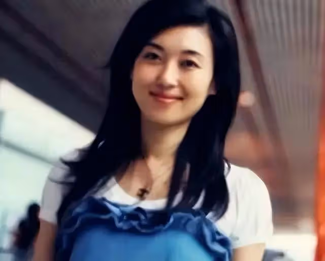 驚呆！14歲輟學18歲逃婚，從打工妹到央視一姐，她是如何逆襲的？