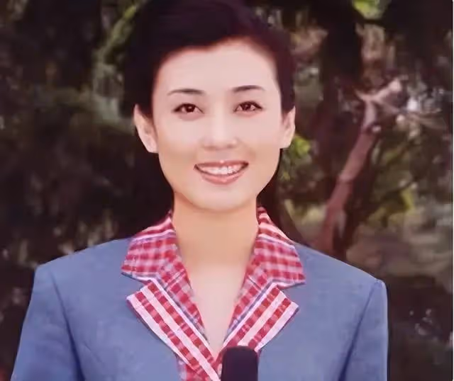 驚呆！14歲輟學18歲逃婚，從打工妹到央視一姐，她是如何逆襲的？