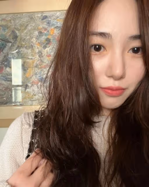 韓國前人氣女團成員兼職陪聊被詐騙，對方威脅要公開她發的腿照？