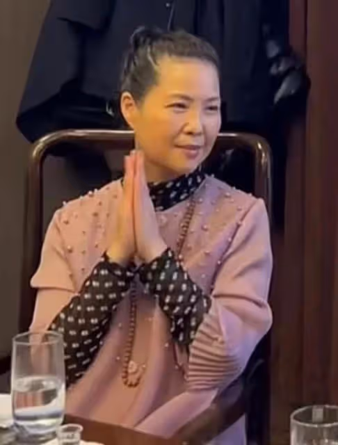 李雙江：兒子即將出獄，83歲的他聚會喝好酒，聽著音樂心情很不錯