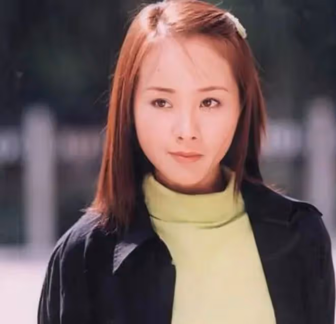 45歲視後何琳為女兒慶生，8歲愛女可愛像媽，備受奶奶呂中寵愛