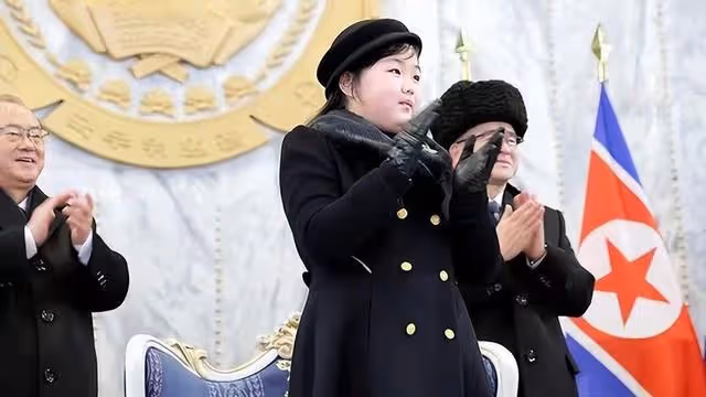9歲朝鮮第一千金比伊萬卡牛！穿皮草看比賽鼓掌有領導范，超霸氣