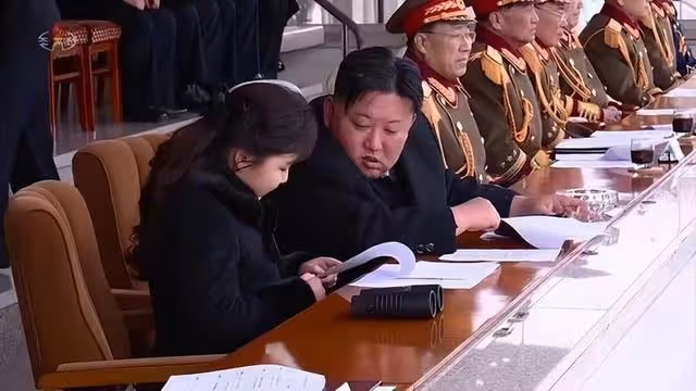 9歲朝鮮第一千金比伊萬卡牛！穿皮草看比賽鼓掌有領導范，超霸氣