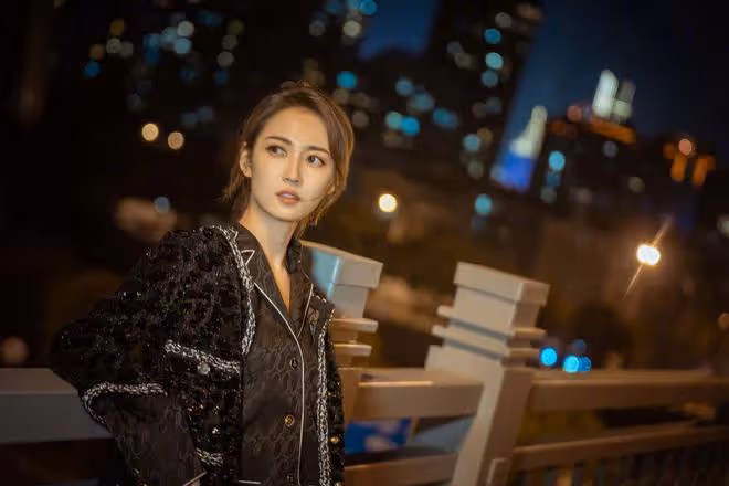 曝當紅女星與三搭導演疑曖昧，兩人同養小狗，後者刪除照片引懷疑