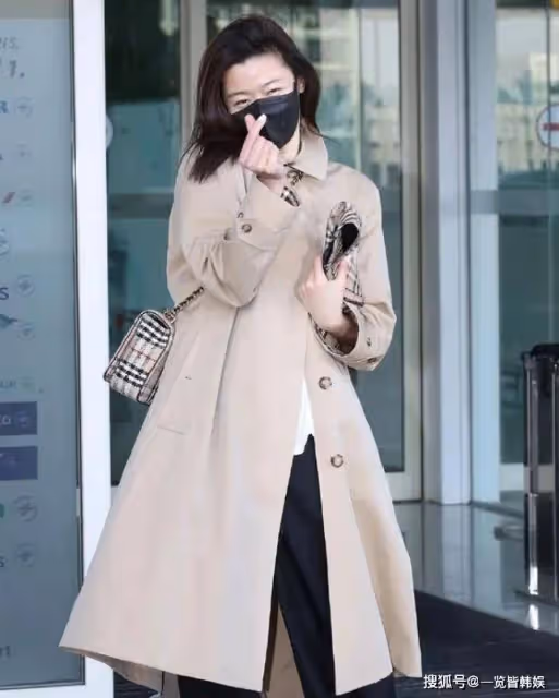 全智賢素顏出境氣質絕佳 手機殼用可愛貼紙 已為人母多年仍像少女