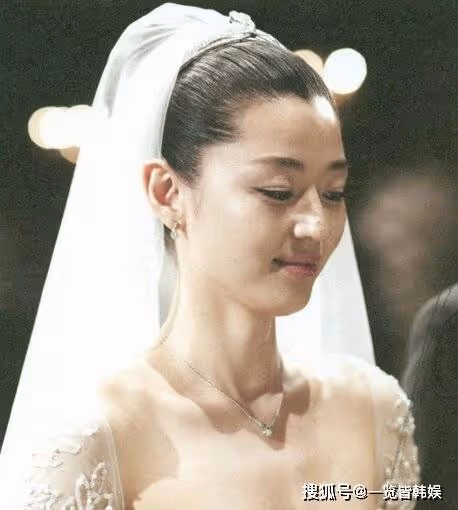 全智賢素顏出境氣質絕佳 手機殼用可愛貼紙 已為人母多年仍像少女