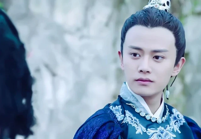 人氣演員任嘉倫,爆紅時官宣戀情,如今憑實力吸粉無數!