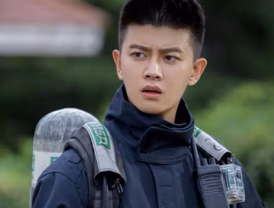 人氣演員任嘉倫,爆紅時官宣戀情,如今憑實力吸粉無數!