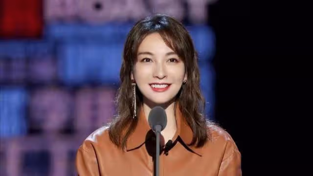 2023年女明星集體臉崩!劉詩詩大變樣,童謠被嘲小老太,楊紫老氣