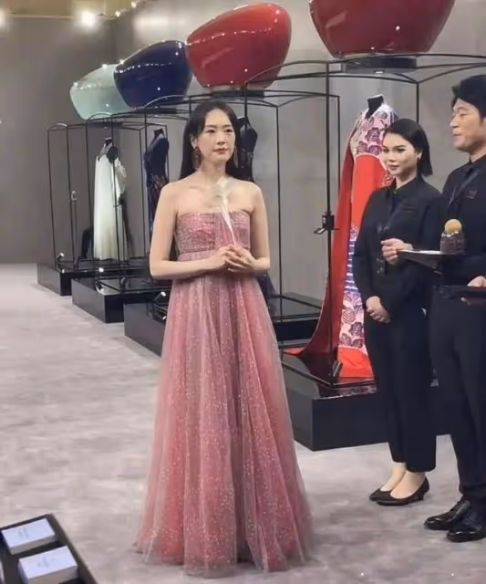 2023年女明星集體臉崩!劉詩詩大變樣,童謠被嘲小老太,楊紫老氣