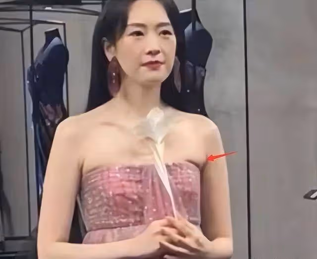 2023年女明星集體臉崩!劉詩詩大變樣,童謠被嘲小老太,楊紫老氣